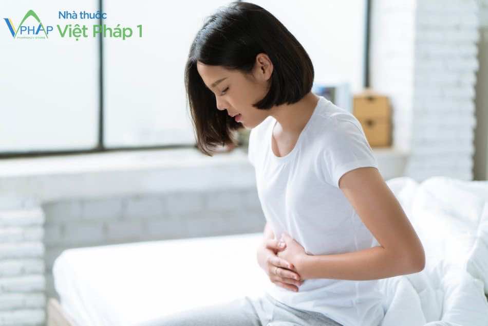 Đau bụng là một trong số tác dụng phụ có thể gặp phải khi dùng thuốc Garosi 500mg