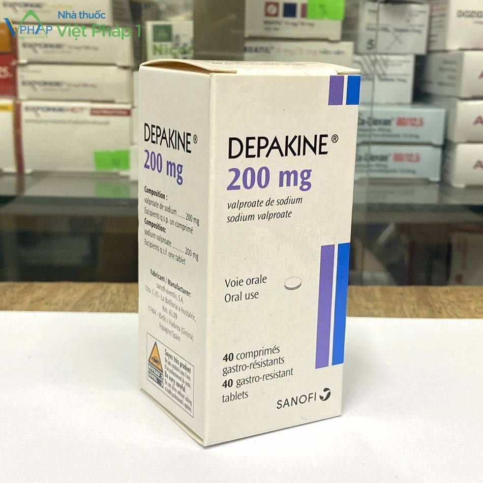 Hình ảnh thuốc điều trị động kinh Depakine 200mg được chụp tại nhà thuốc Việt Pháp 1