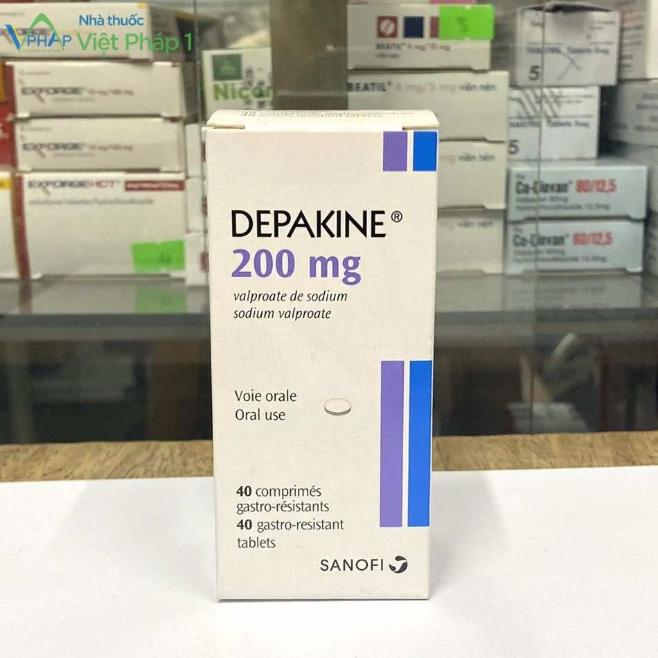 Hộp thuốc Depakine 200mg được chụp tại nhà thuốc Việt Pháp 1
