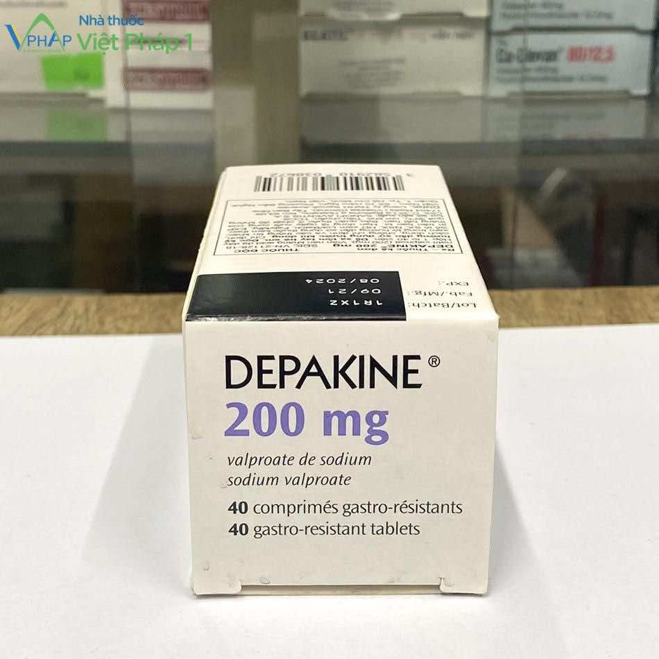 Mặt trên hộp thuốc Depakine 200mg