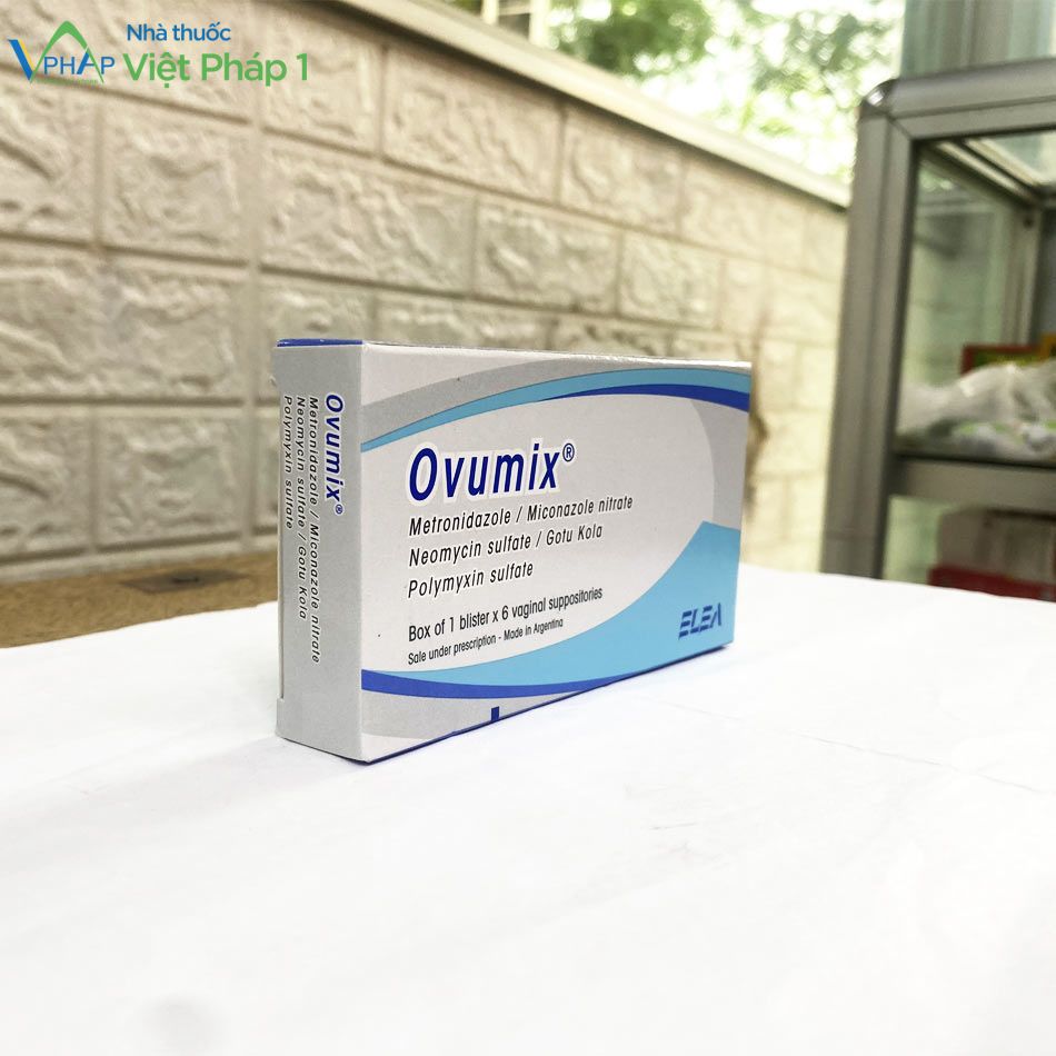 Hình ảnh góc nghiêng hộp thuốc Ovumix được chụp tại Nhà Thuốc Việt Pháp 1