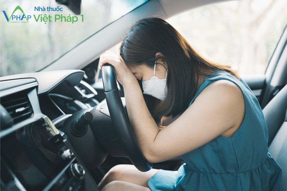 Utrogestan 100mg có thể gây buồn ngủ, chóng mặt khi lái xe hoặc vận hành máy móc