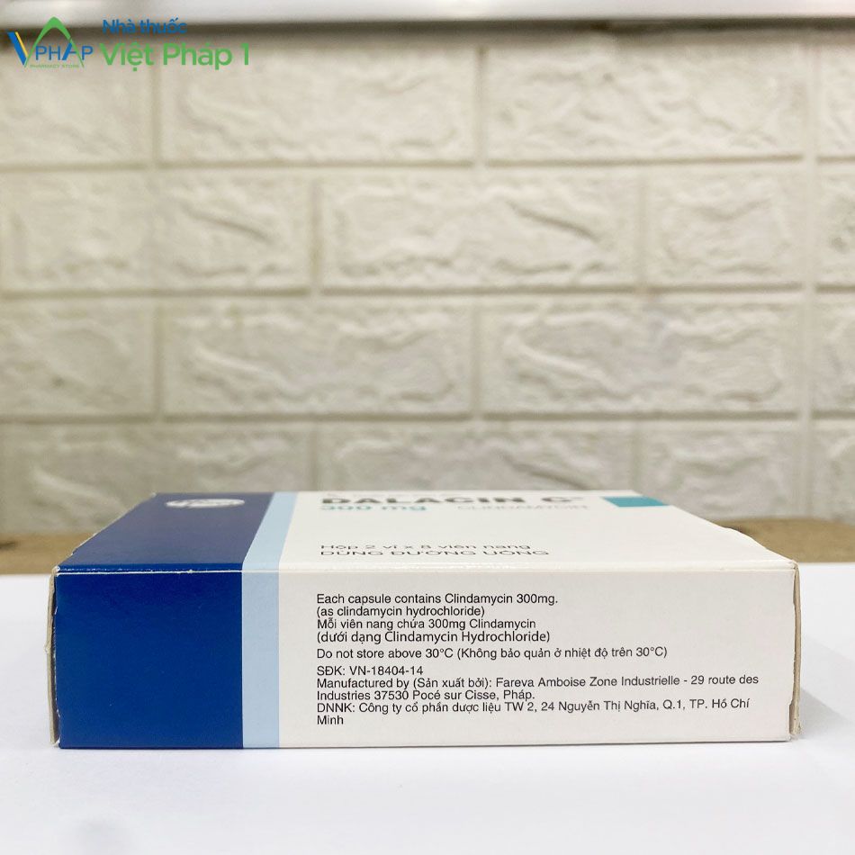 Mặt bên hộp thuốc Dalacin C 300mg