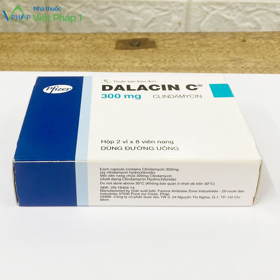 Mặt trên hộp thuốc Dalacin C