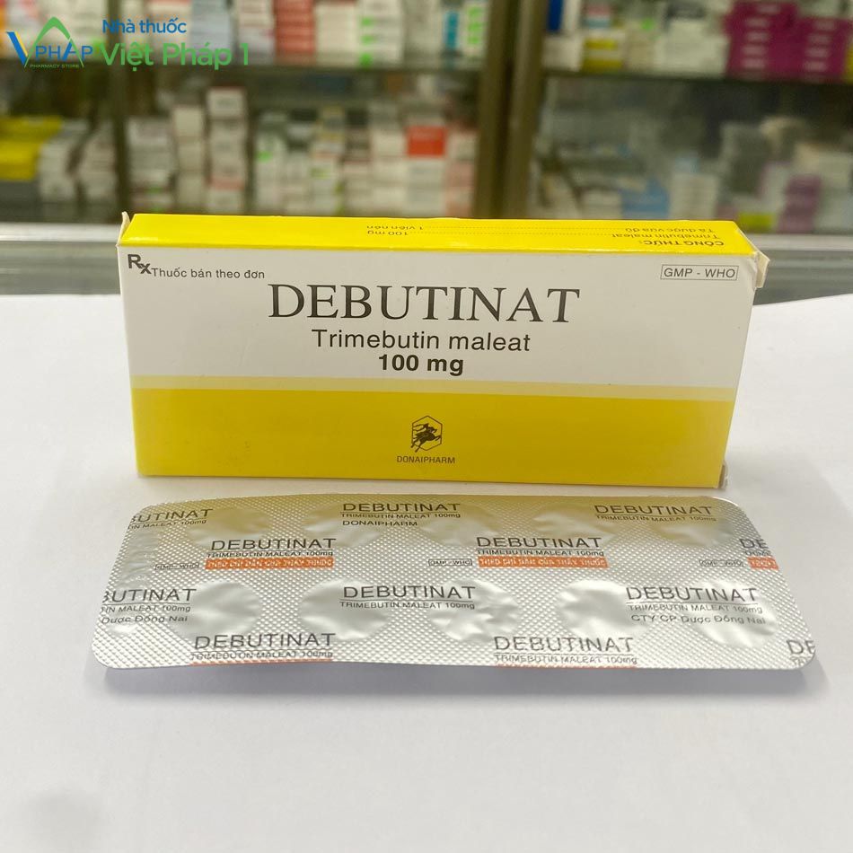 Hình ảnh hộp và vỉ thuốc Debutinat 100mg được chụp tại Nhà thuốc Việt Pháp 1