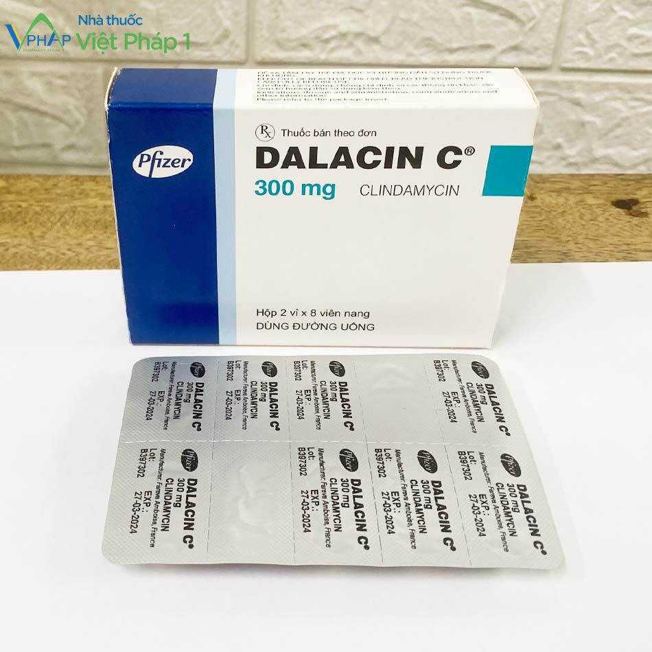 Hình ảnh hộp thuốc và mặt sau hộp thuốc Dalacin C