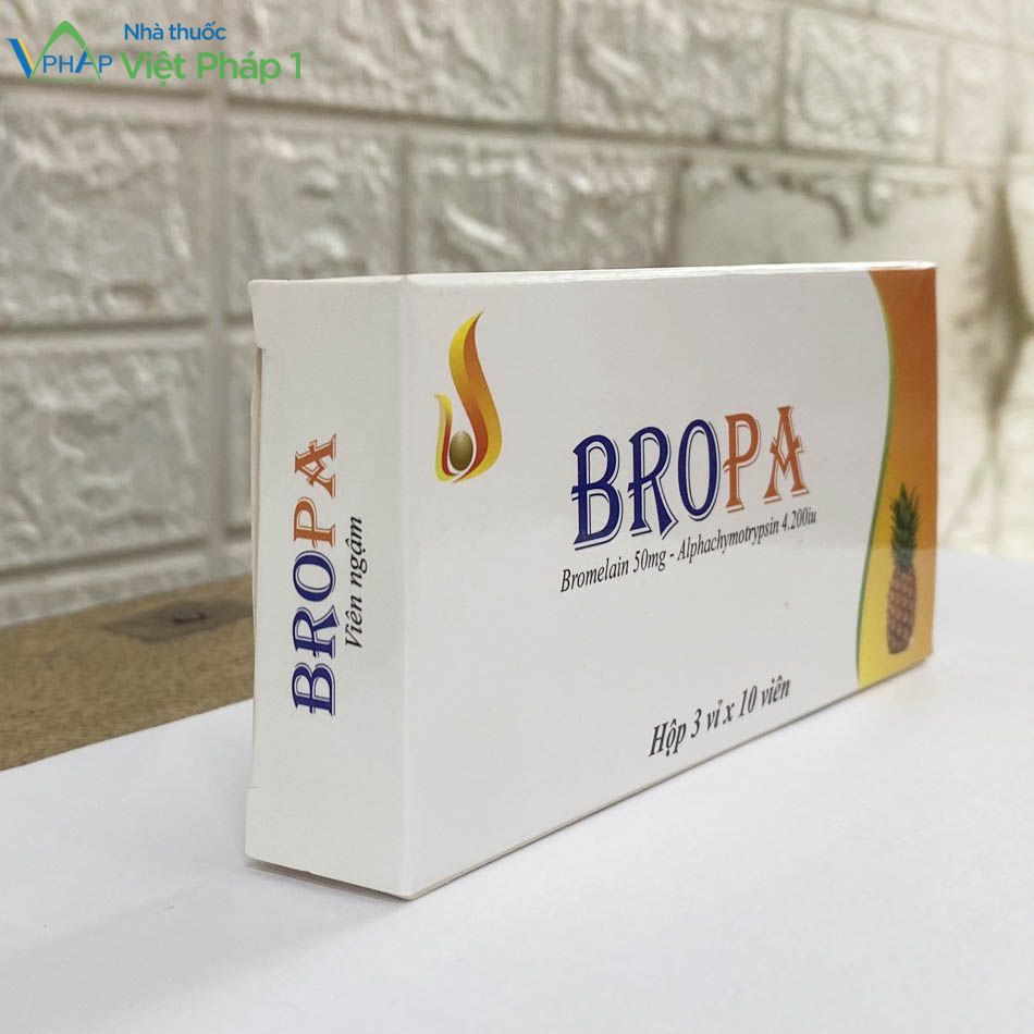 Hình ảnh: hộp sản phẩm Bropa nhìn từ trái sang
