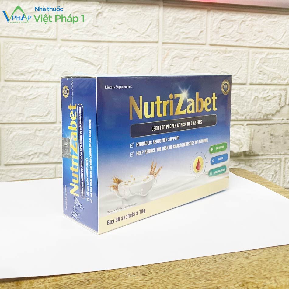 Mặt nghiêng của sản phẩm NutriZabet được chụp tại Nhà Thuốc Việt Pháp 1