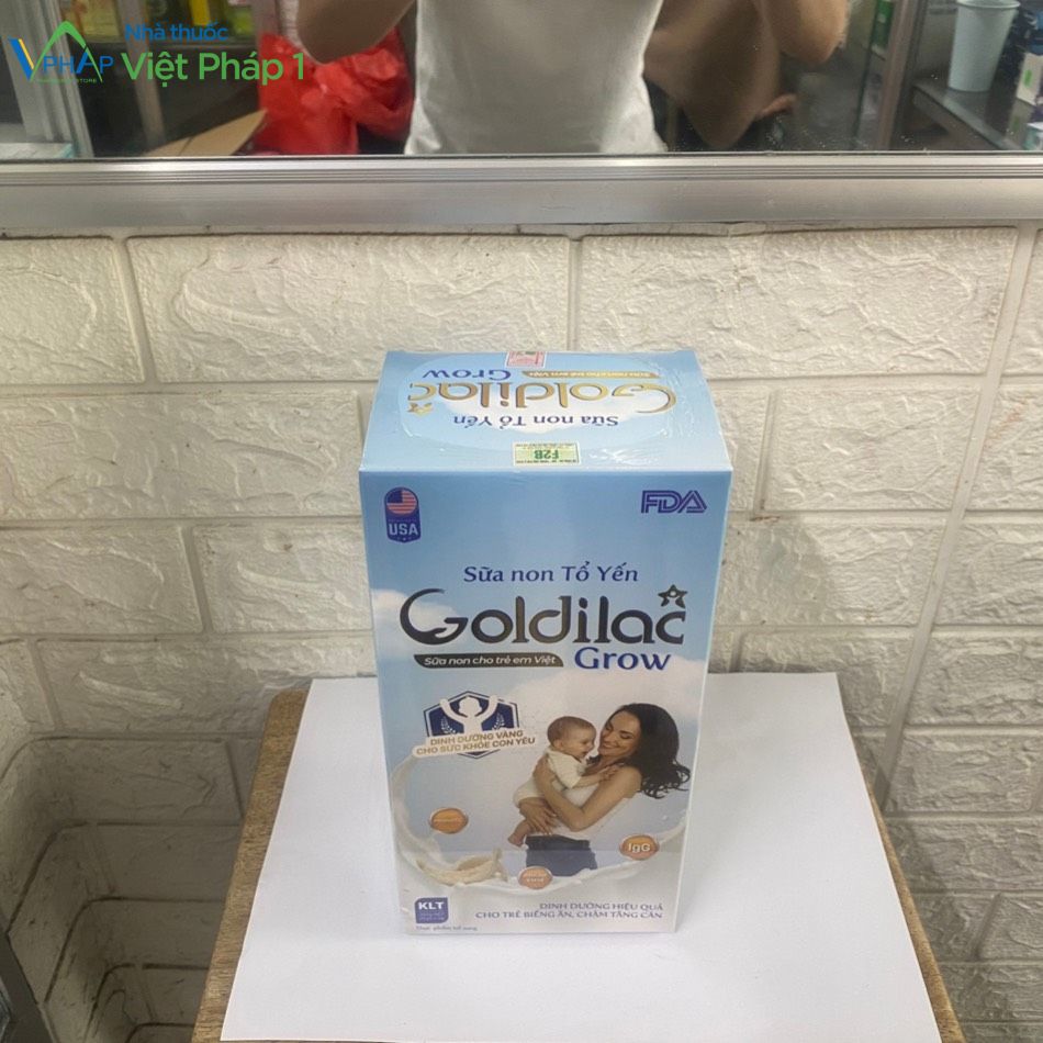 Hộp sản phẩm Sữa non tổ yến Goldilac Grow được chụp tại Nhà Thuốc Việt Pháp 1