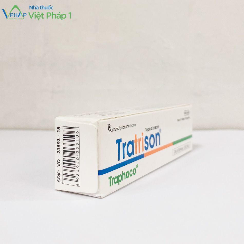 Hình ảnh mặt nghiêng của hộp thuốc trị viêm da Tratrison 10g 