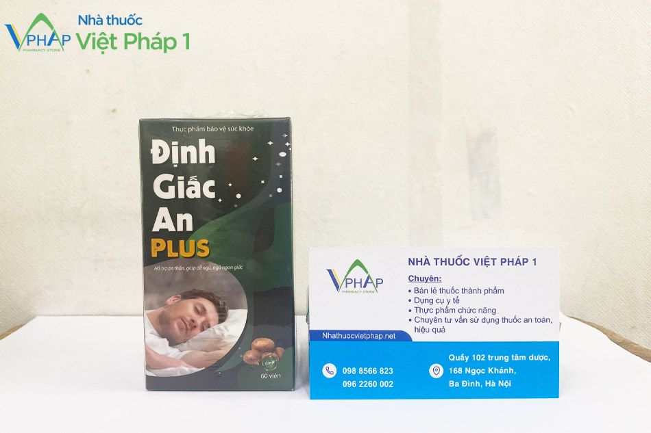 Hình ảnh: Sản phẩm viên uống ngủ ngon Định Giấc An Plus cùng card của nhà thuốc