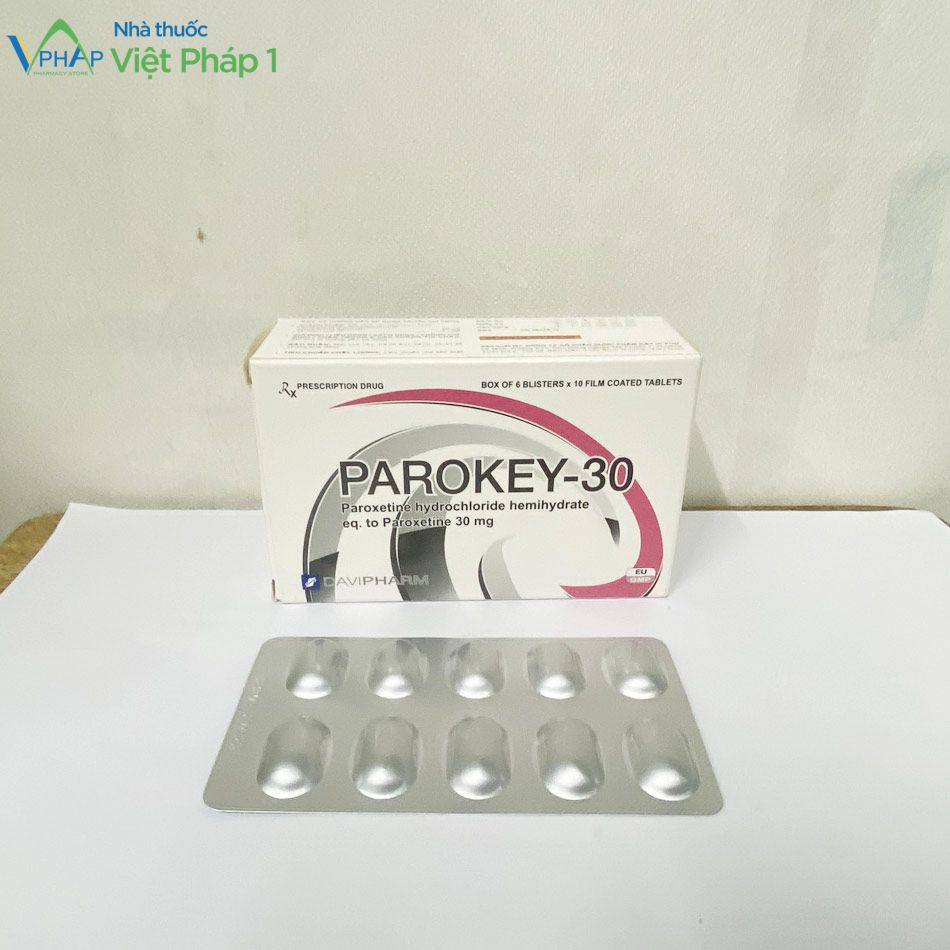 Hình ảnh: Hộp và vỉ thuốc Parokey-30 được chụp tại Nhà Thuốc Việt Pháp 1
