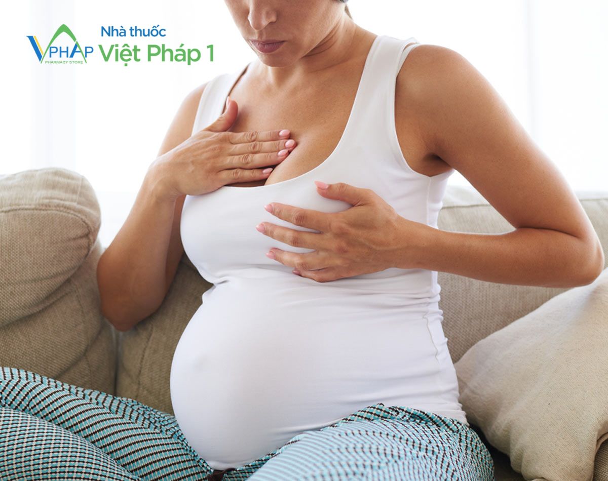 Dấu hiệu ngực đau và căng tức ở phụ nữ mang thai